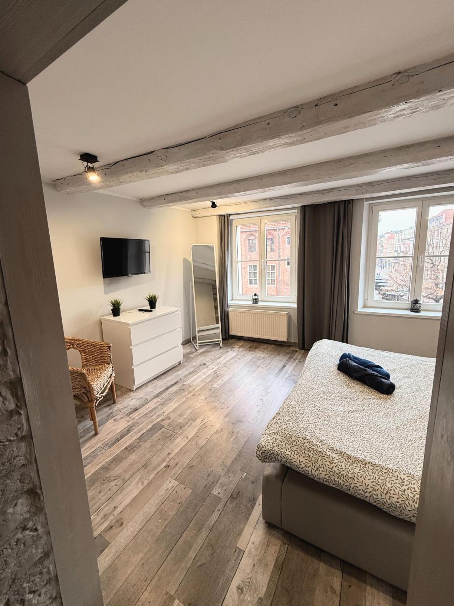 Apartament Z Widokiem Na Pomnik Kopernika - Rynek Staromiejski Thorn Exterior foto